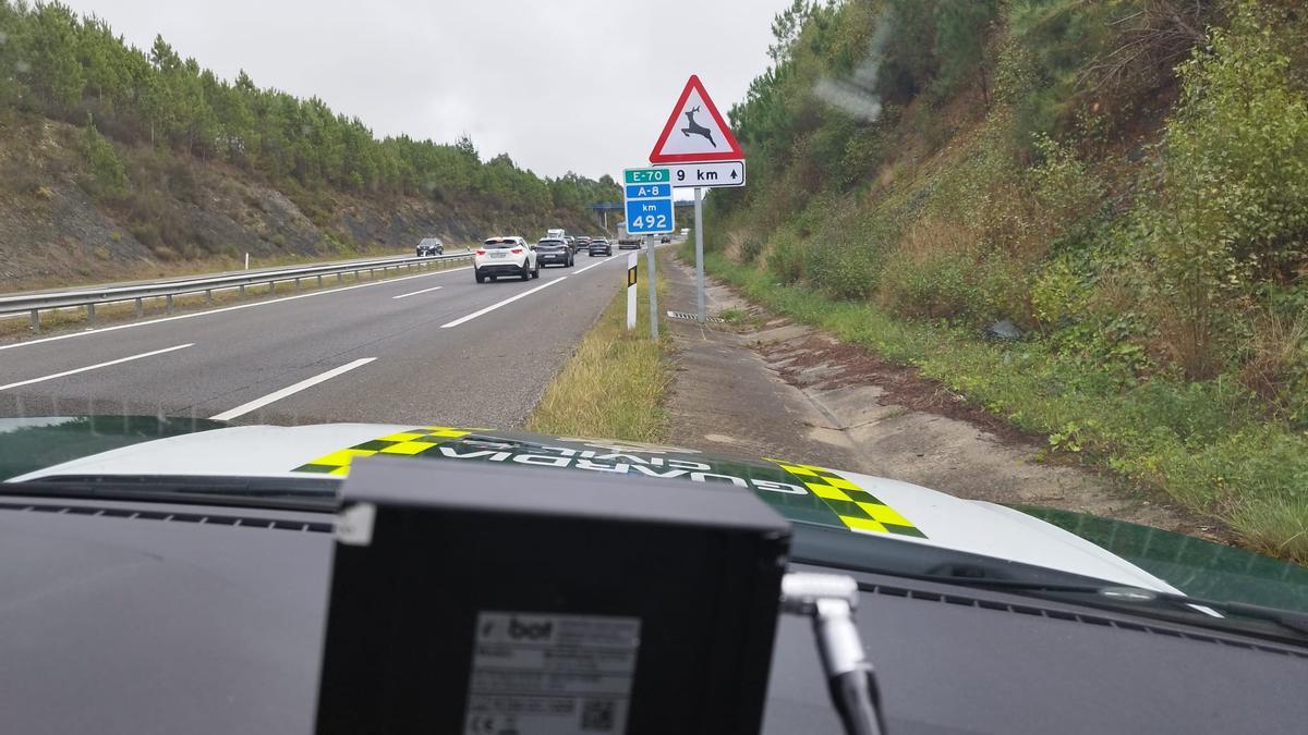 Radar de un coche de la Guardia Civil en el punto donde se detectó la infracción.