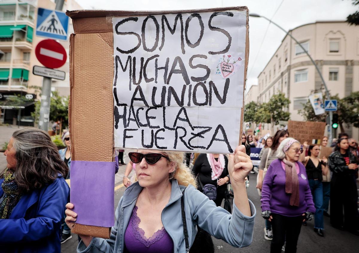 8M en Tenerife: la manifestación del Día de la Mujer, en imágenes