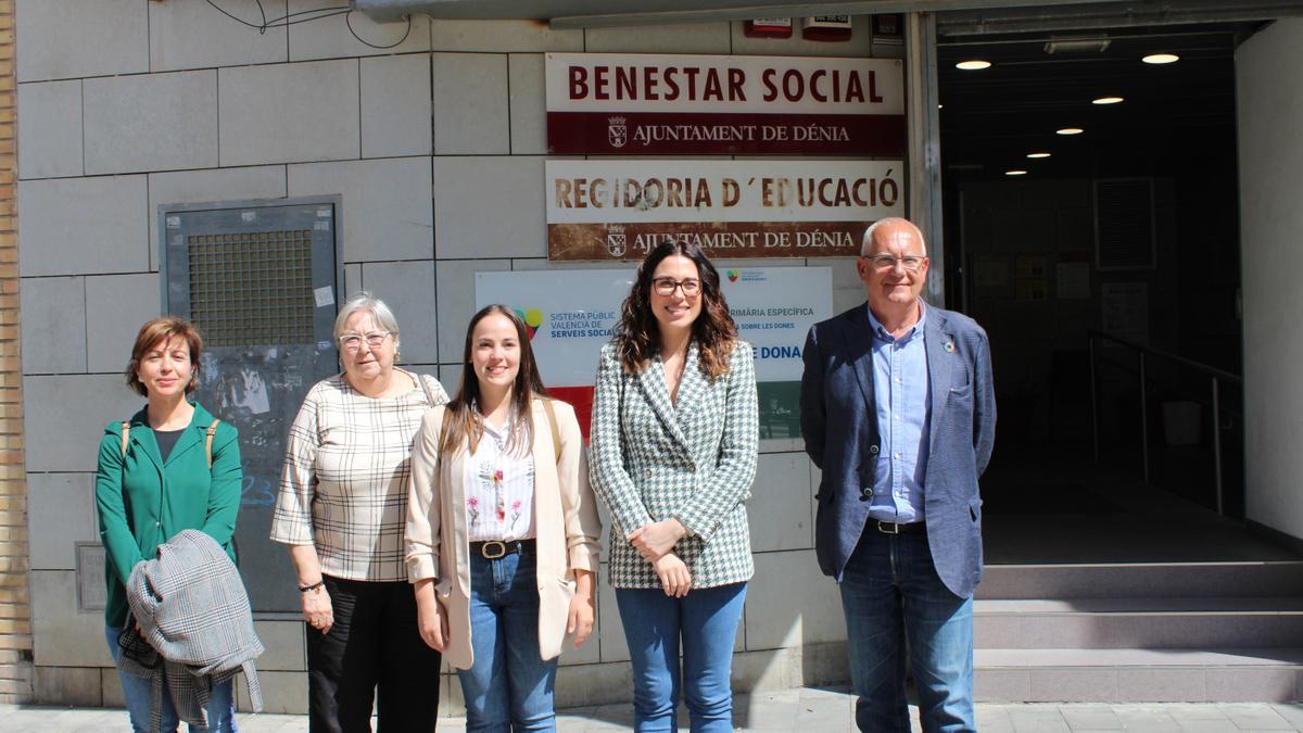 La vicepresidenta del Consell junto al alcalde y los concejales