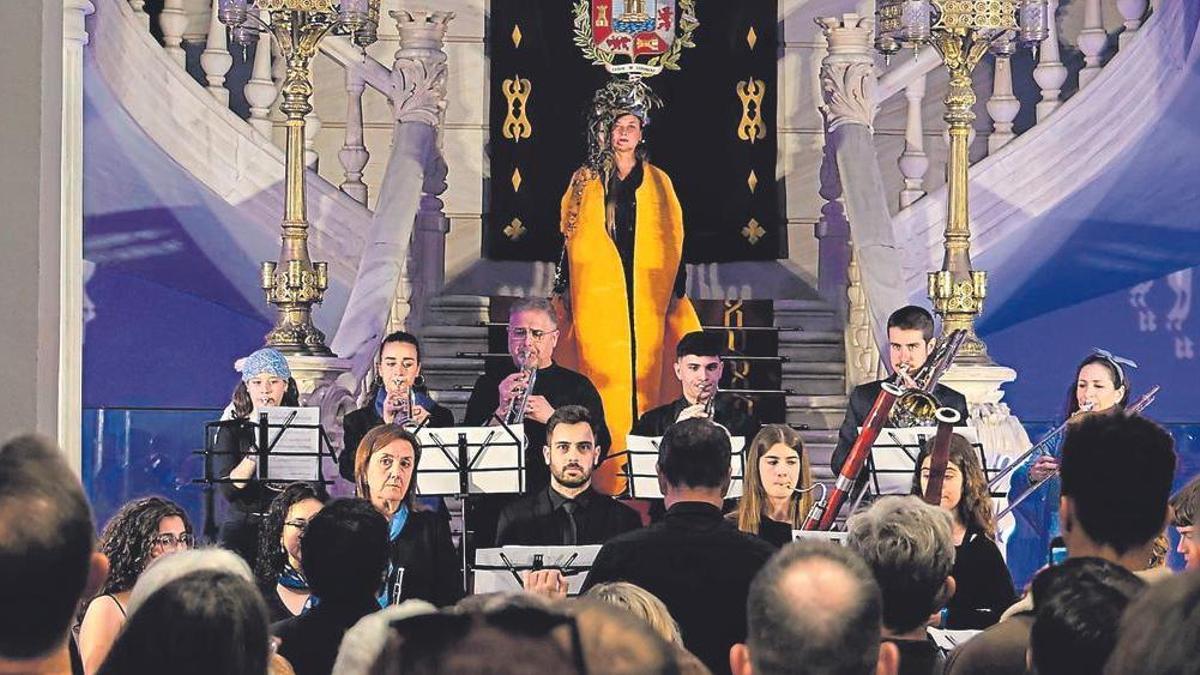 Primera performance de Mucho Más Mayo, este jueves.