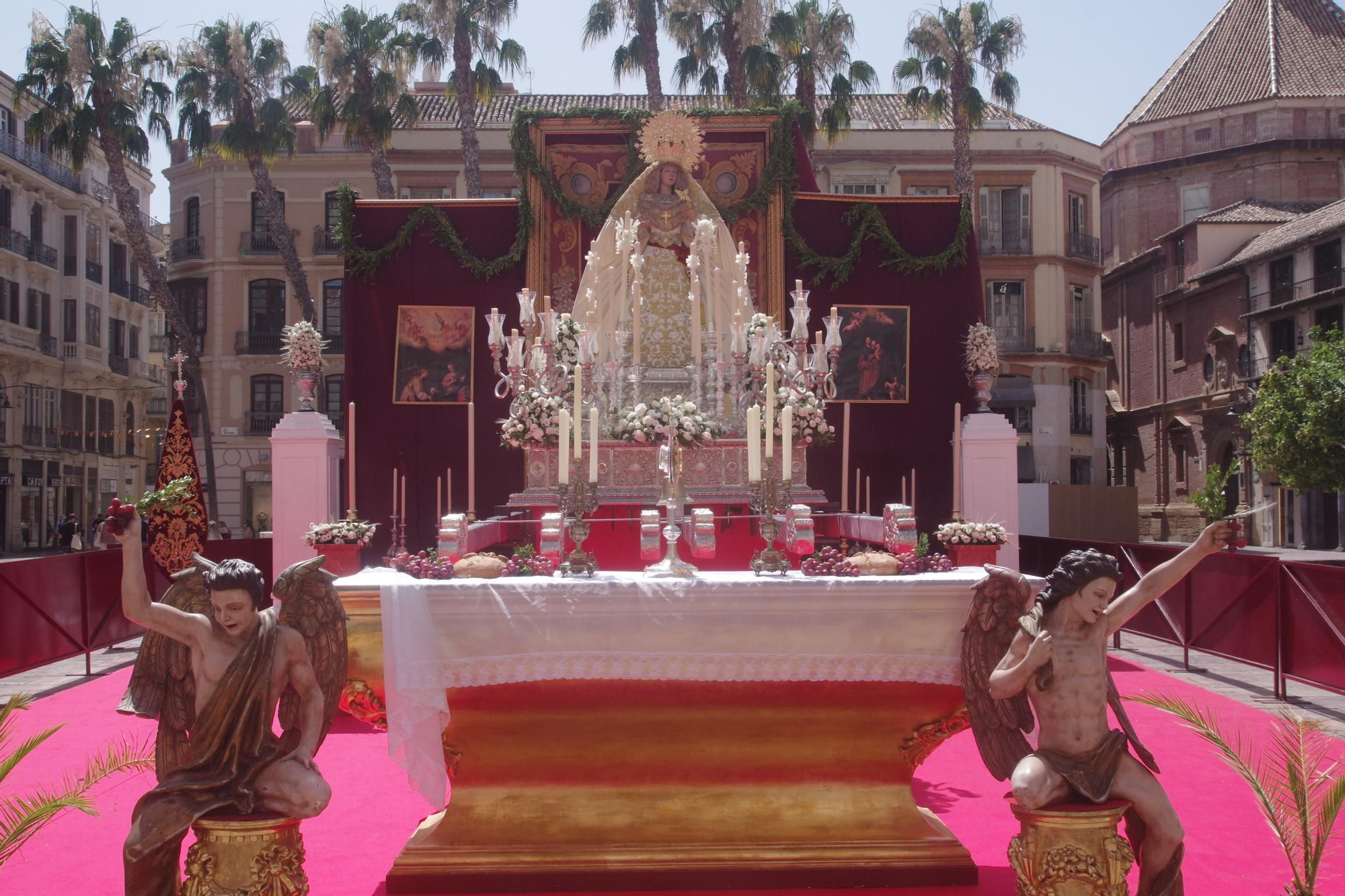 Altar montado por la Agrupación de Cofradías, presidido por la Virgen del Sagrario, para la procesión del Corpus de Málaga 2025.JPG