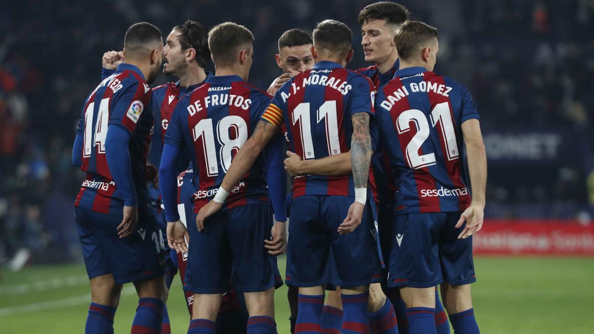 Las Imágenes del Derbi entre Levante UD y Valencia CF en el Ciutat