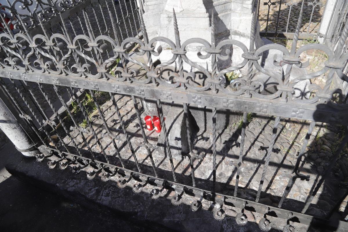El Cristo de los Faroles de Córdoba, después de la retirada de los candados y las pulseras de sus rejas