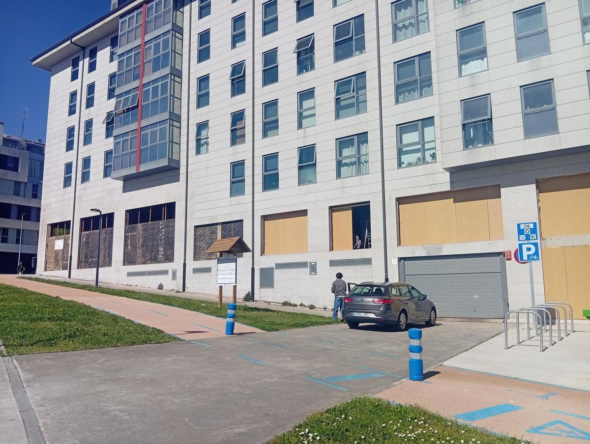 La clínica estará situada en el bajo del edificio ubicado entre la avenida da Liberdade y la rúa do Presidente Gerardo Fernández Albor, en el barrio de Santa Marta, en Santiago de Compostela.