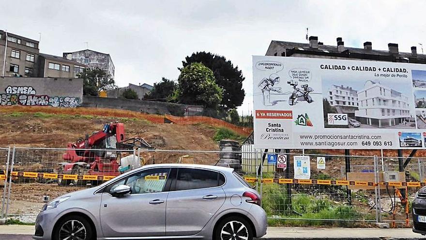 Parcela en obras en la avenida Che Guevara junto al cementerio.  | // I.R.