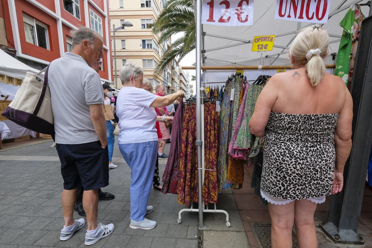 Cruceristas y feria comercial en Santa Catalina