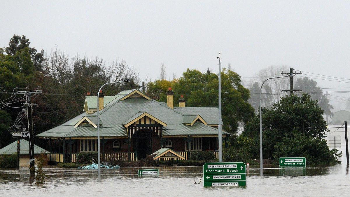 Una zona residencial de Australia inundada junto al río Hawkesbury, que se ha desbordado