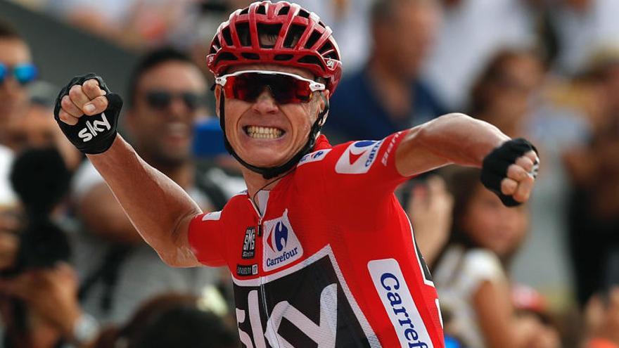 Chris Froome celebra con júbilo su triunfo ayer en la novena etapa.