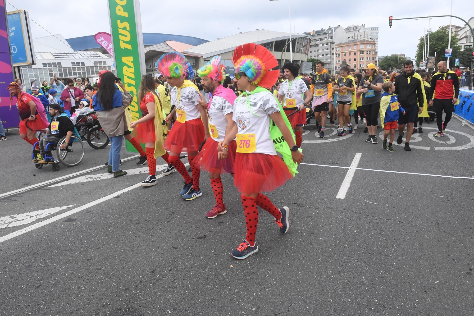 La carrera RUNKI, promovida por ENKI y Fundación Adcai inunda las calles de A Coruña con sus capas de superhéroes