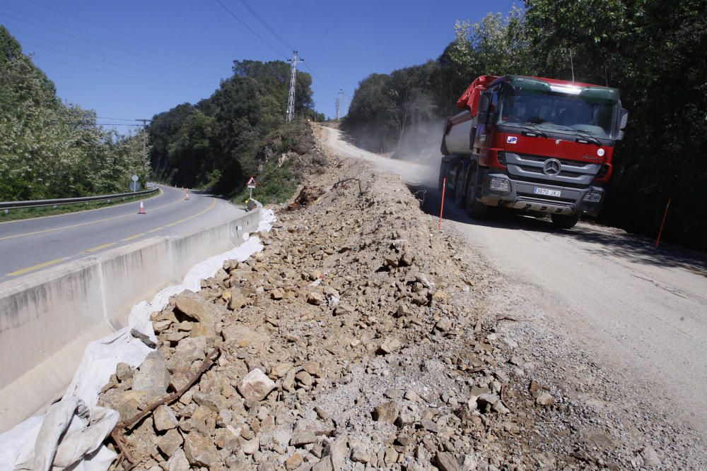 Cues a la «carretera de la Vergonya» per les obres