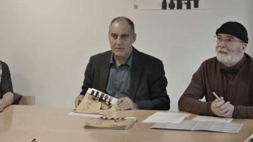 Rita Ibarretxe, Antonio Davila y Xosé Lois Vázquez, ayer, durante la presentación en Vigo. // Alba Vázquez