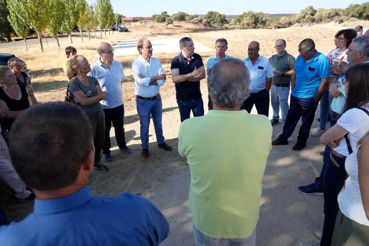 El consejero de Agricultura con los ganaderos sayagueses en Palazuelo
