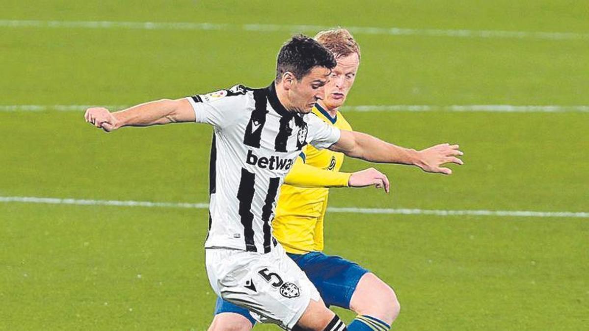 Jonsson durante un Levante - Cádiz