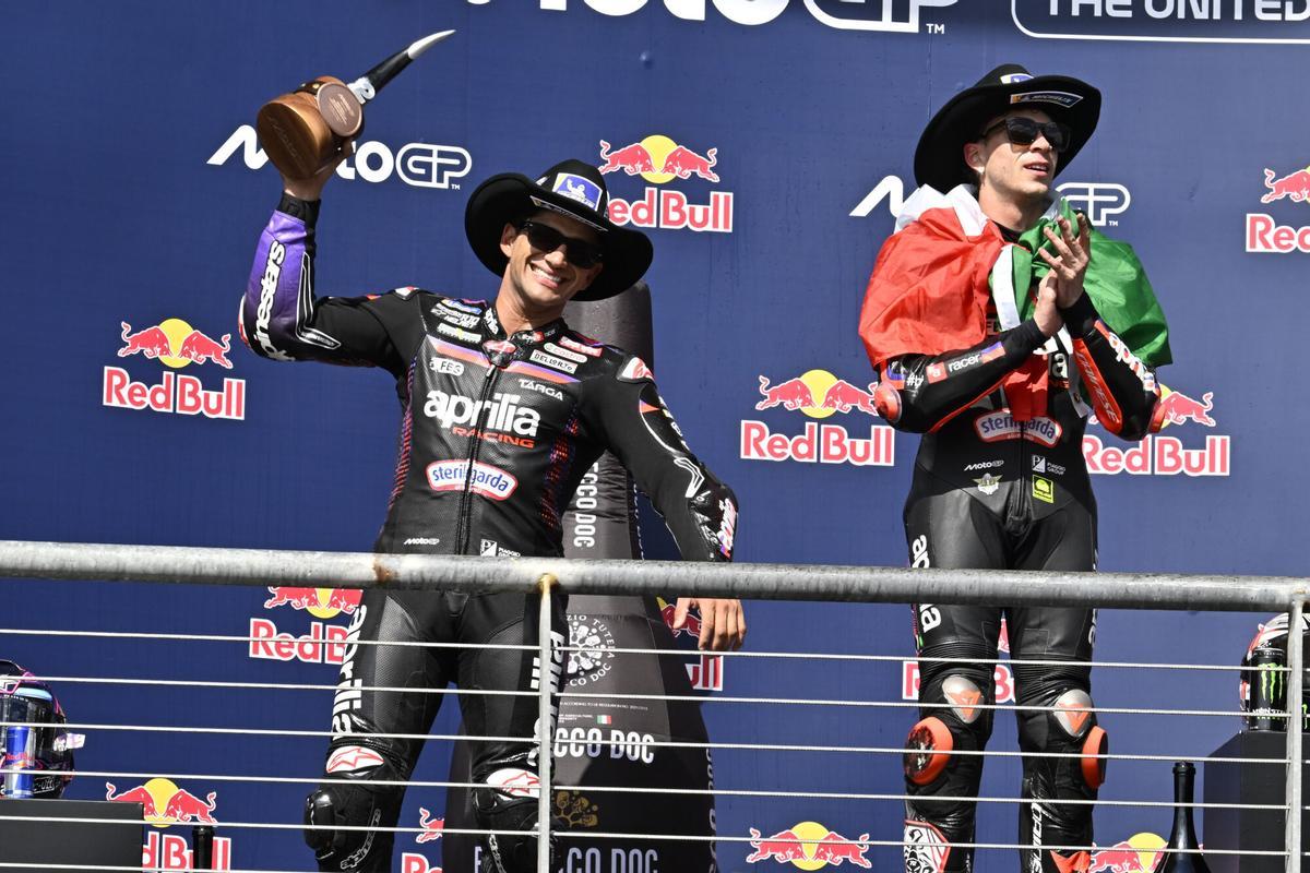 Jorge Martín y Marco Bezzecchi en el podio del GP de Estados Unidos