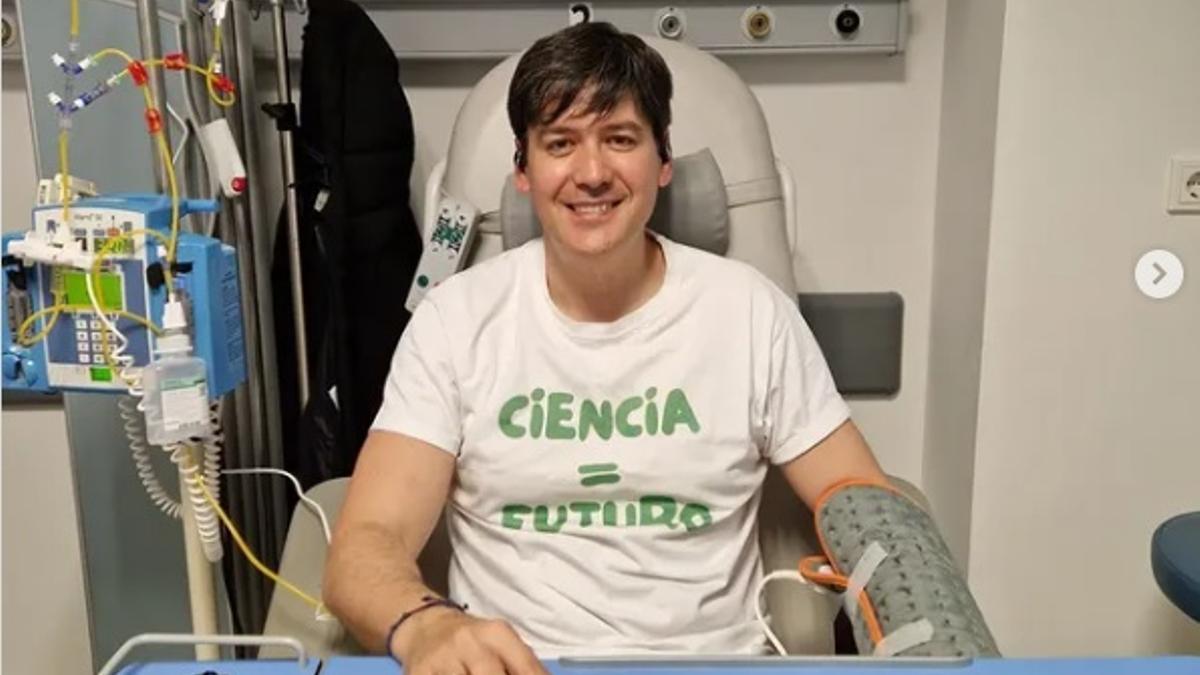 Borja Sánchez, recibiendo la última sesión de quimioterapia