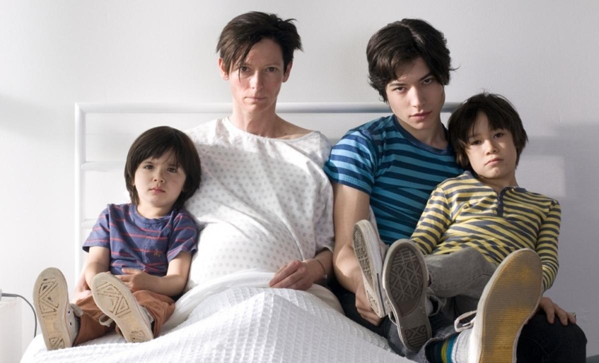 Una escena de ‘Tenemos que hablar de Kevin’ (2011), de Lynne Ramsay, protagonizada por Tilda Swinton y basada en una novela de Lionel Shriver.