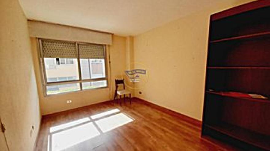 110.000 € Venta de piso en O Castro (Vigo) 30 m2, 1 habitación, 1 baño, 3.667 €/m2, 3 Planta...