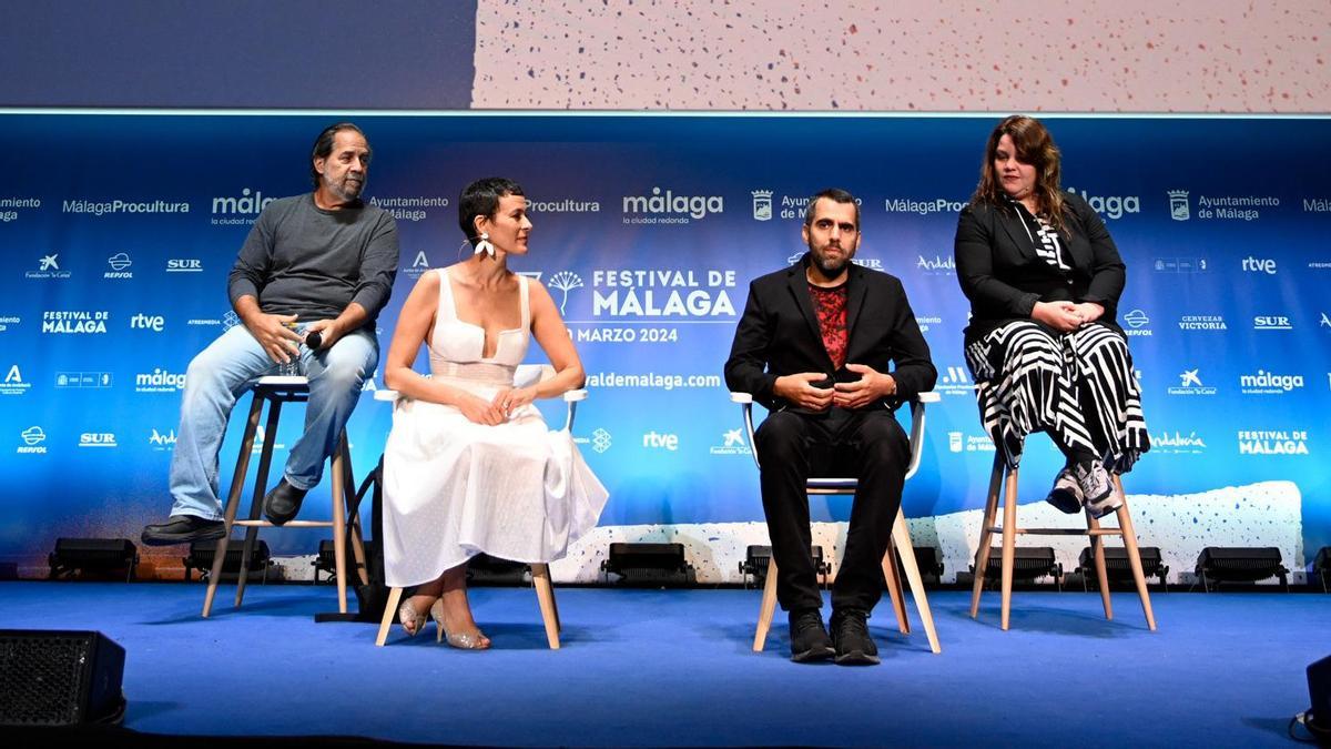 Rueda de prensa de la película 'La mujer salvaje', en el cine Albéniz.
