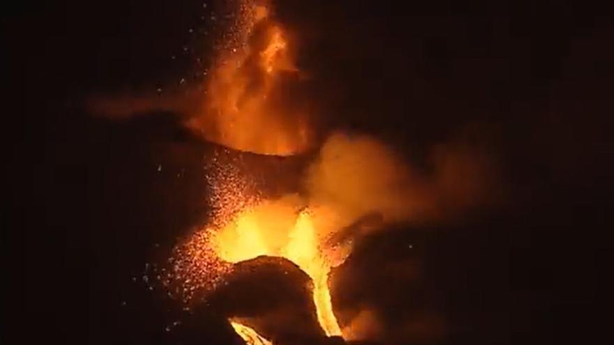 Se derrumba el cono del volcán de La Palma