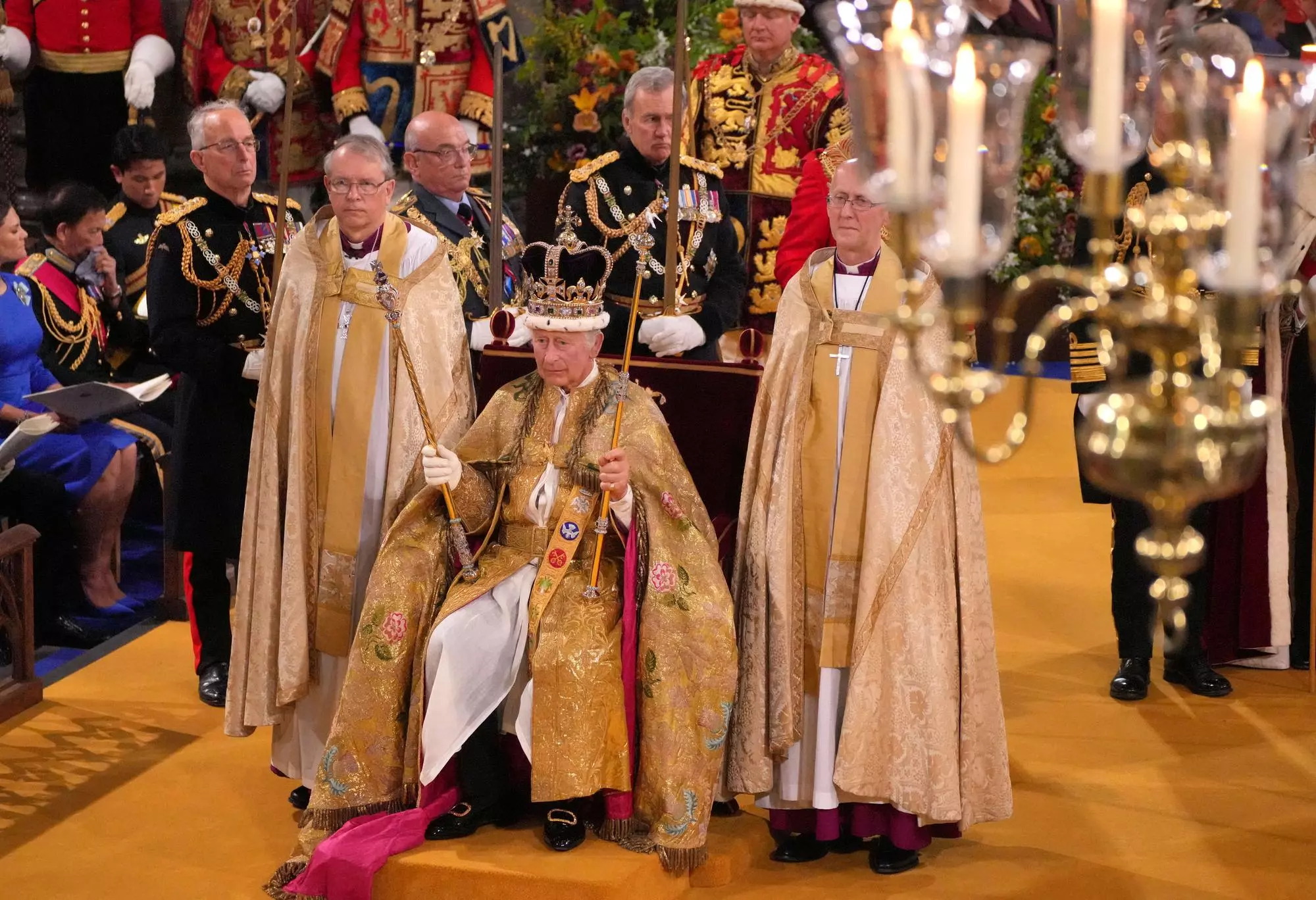 Ceremonia muy musical y cargada de simbolismo para coronar a Carlos III