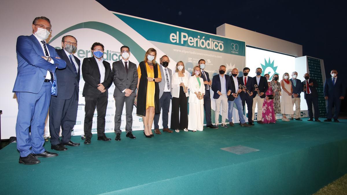 Autoridades y ganadores de los Premios Empresario Extremeño del Año 2021.