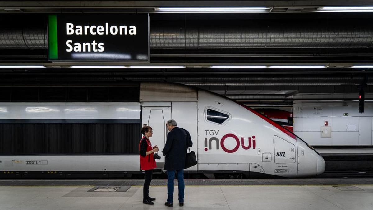 TGV Inoui que cubre el trayecto entre Barcelona y París /