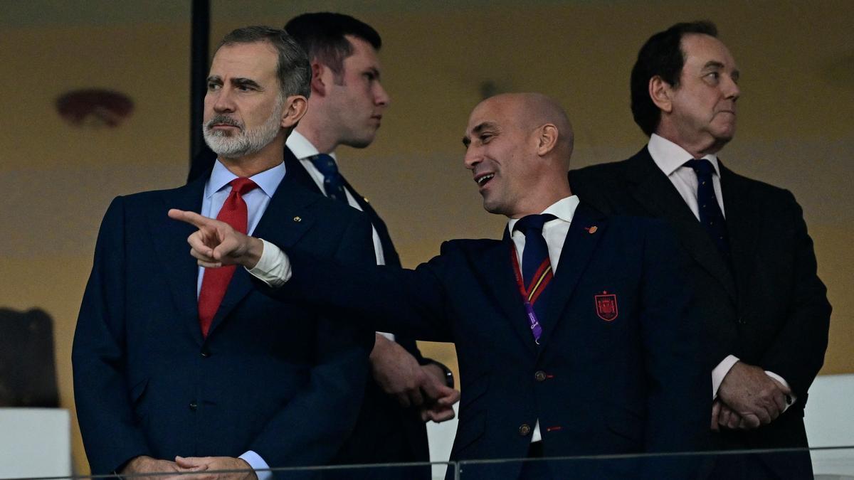 felipe King of Spain Felipe VI (L) and Spanish Royal Football Federation (RFEF) president Luis Rubiales attend the Qatar 2022 World Cup Group E football match between Spain and Costa Rica at the Al-Thumama Stadium in Doha on November 23, 2022. (Photo by JAVIER SORIANO / AFP)