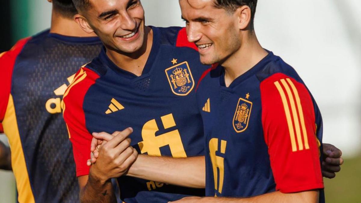 Ferran Torres y Hugo Guillamón, con la selección