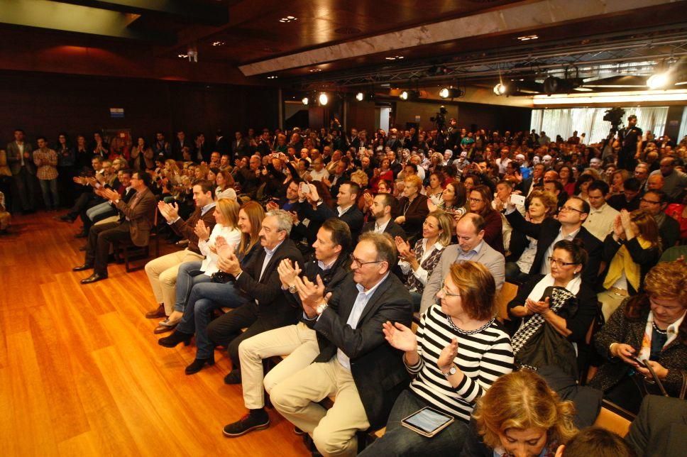 Rajoy se da un baño de multitudes en Murcia