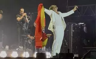 ¿Confundió David Bisbal la bandera de Galicia con la de Argentina al cantar el tema del Mundial?