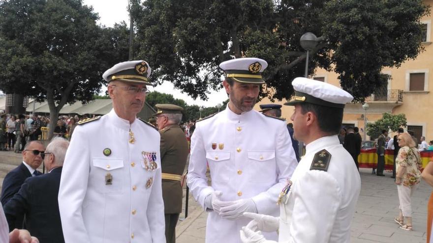 José Ramón Bauzá luce uniforme en la jura de bandera de civiles