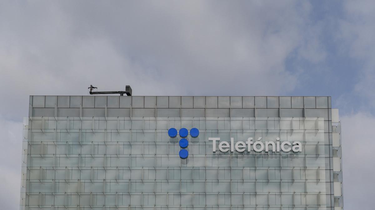 Exterior de la sede de Telefónica, en el ensanche de Las Tablas, en el distrito de Fuencarral-El Pardo, a 6 de septiembre de 2023, en Madrid (España).