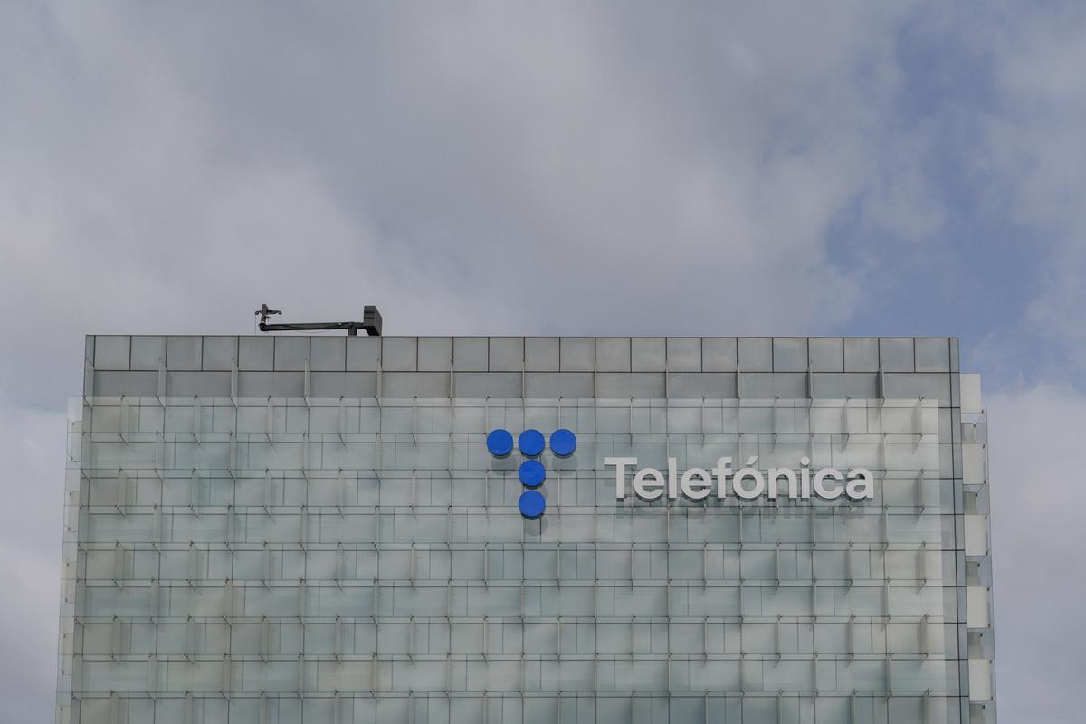 Exterior de la sede de Telefónica, Exterior de la sede de Telefónica,