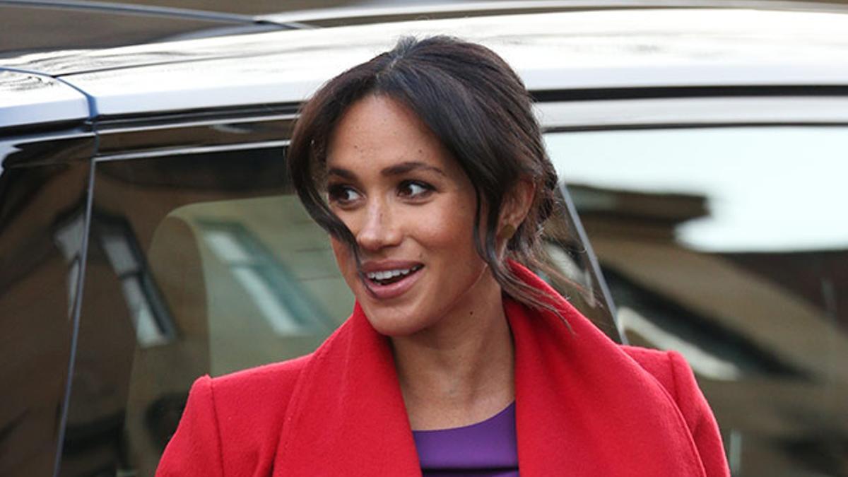 Morado y rojo para Meghan Markle