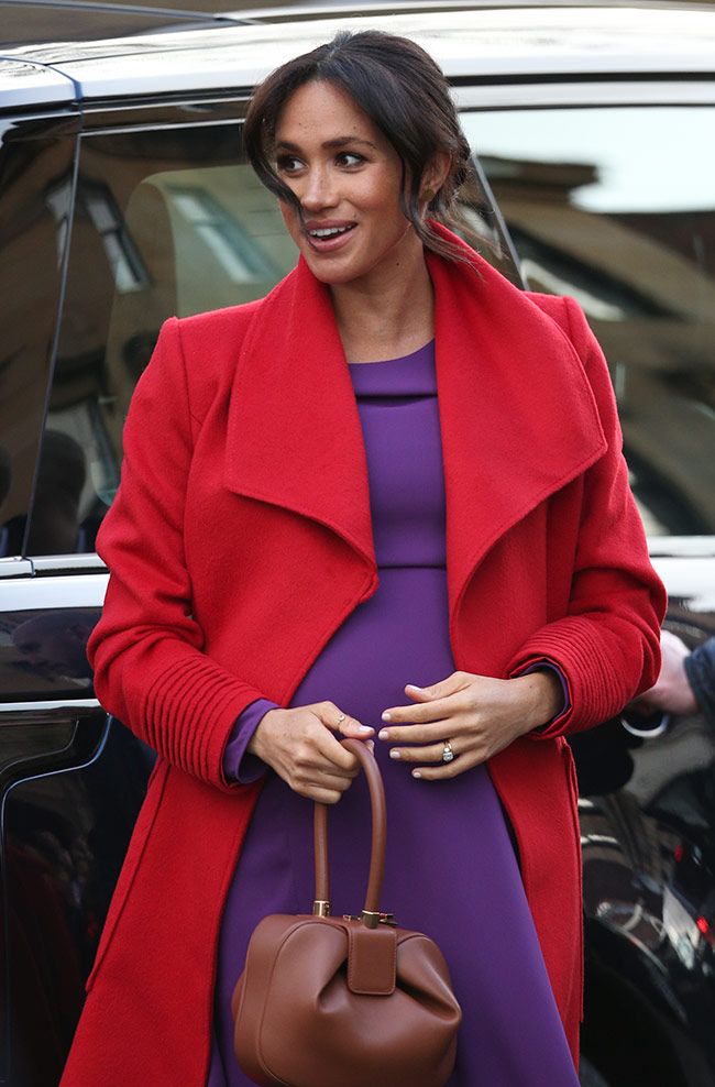 Morado y rojo para Meghan Markle