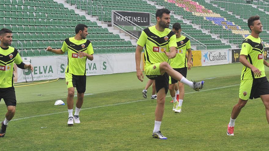 Los futbolistas del  Elche, en la última sesión de trabajo de esta mañana