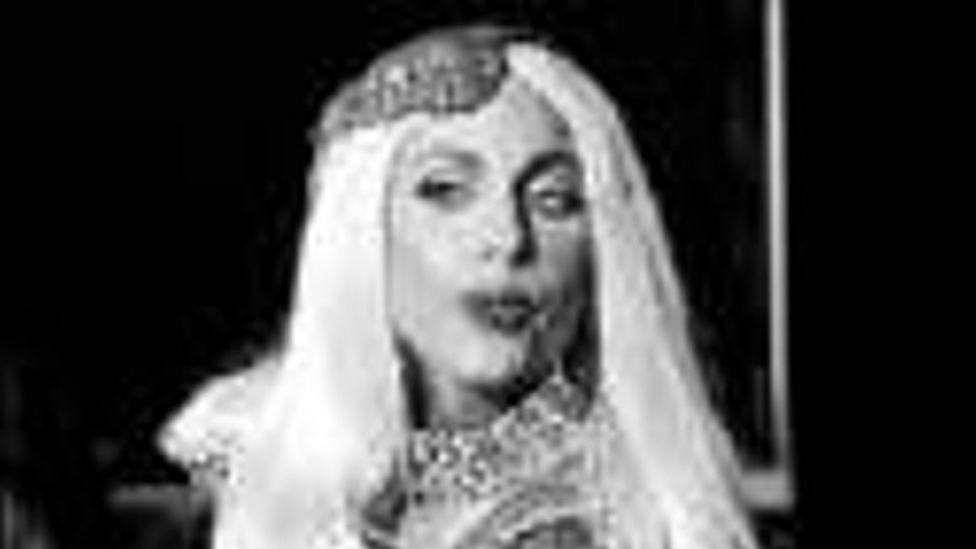 Lady Gaga
: EL TRAJE HECHO DE FILETES DE LA DIVA, PIEZA DE MUSEO