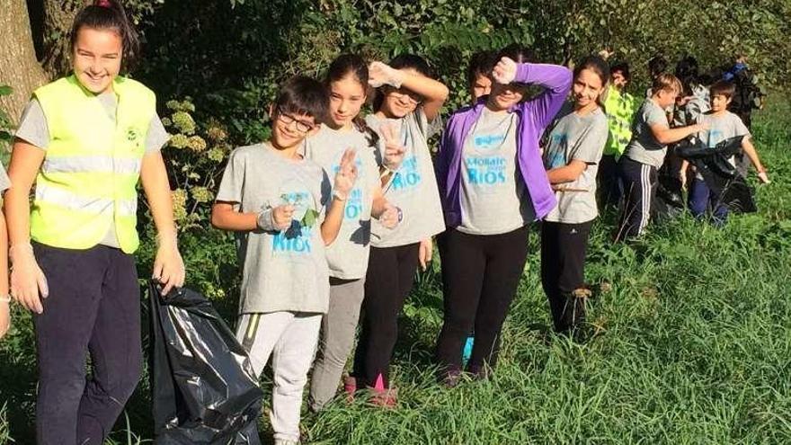 Los niños del colegio Pedro Caselles durante la actividad. // D.P.