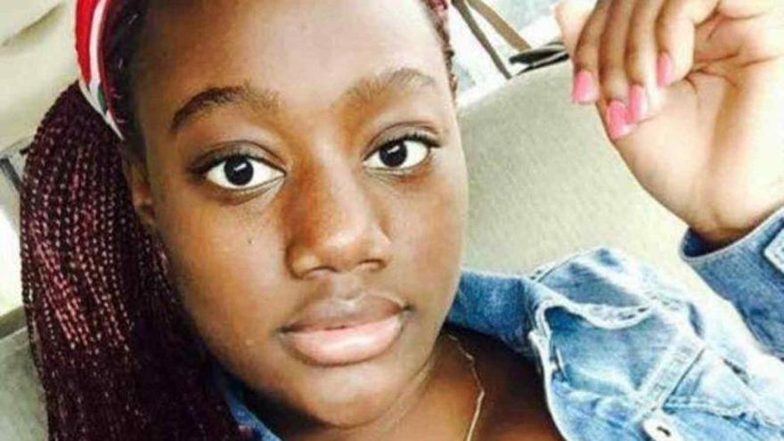 Una chica de 14 años se suicida en directo y su madre se burla de ella