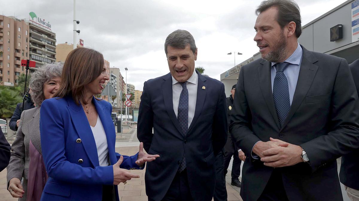 El ministro Óscar Puente con la consejera de Fomento, Rocío Díaz