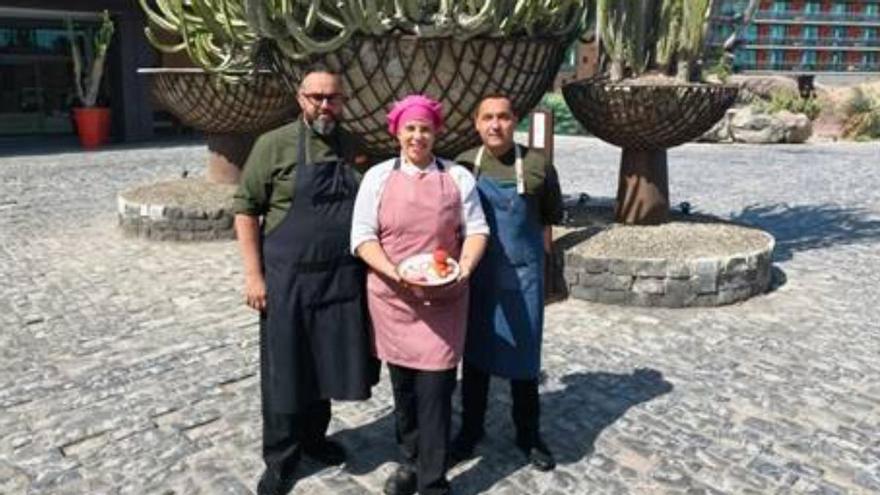 Los hoteles del Grupo Satocan impulsan la iniciativa «Postre Semana Rosa» a beneficio de la Asociación Canaria de Cáncer de Mama (ACCM)