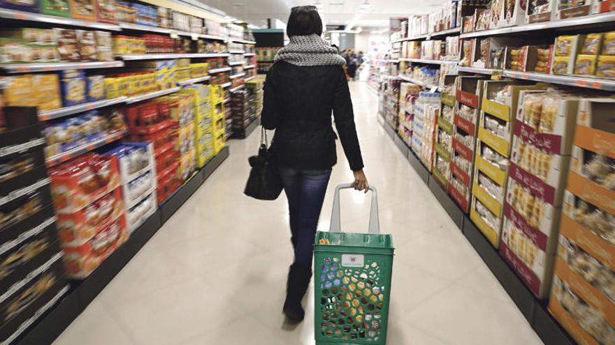 Las nuevas cajas registradoras de Mercadona, con pantalla para el cliente; unos pasillos más amplios y «trencadís» en pescadería y carnicería.