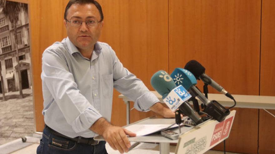 Miguel Ángel Heredia antes de comenzar el Congreso Provincial Extraordinario del PSOE de Málaga.