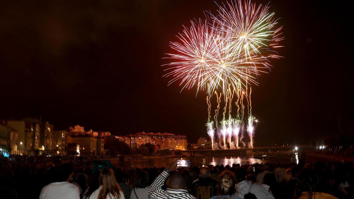 Un instante del espectáculo piromusical celebrado el pasado año en Bouzas.