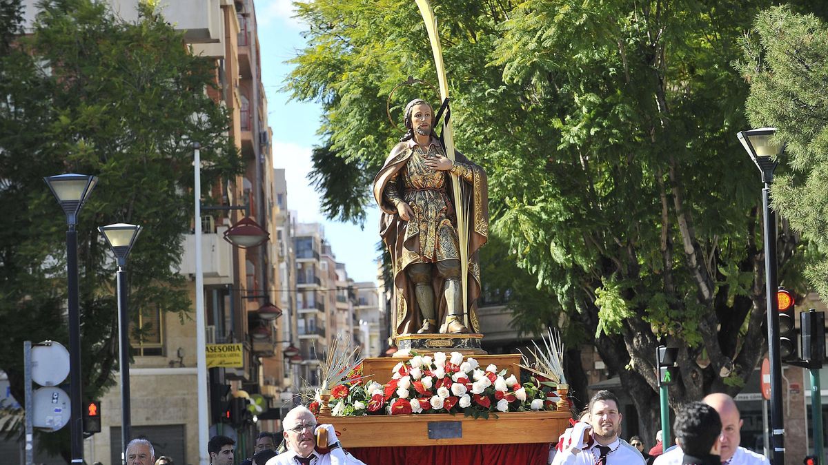 San Agatángelo, cuando desfilaba por las calles de Elche por las mañanas