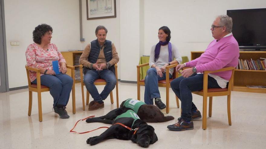 “A porta aberta” amosa o traballo terapéutico dos cans da Asociación Ramalladas