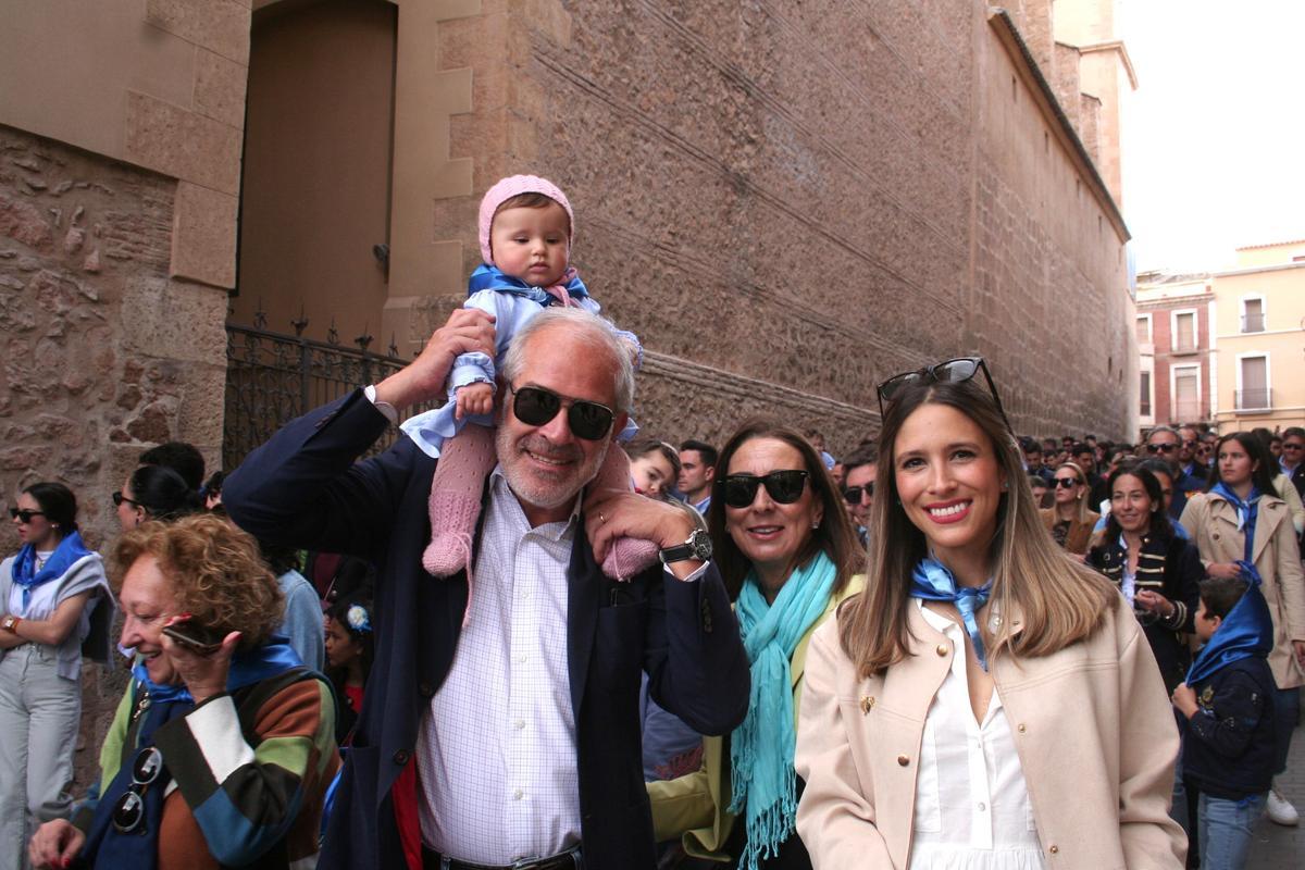 Ángela Lario, Luis García, María Jesús Lizarán y Ángela García, por la Cuesta de San Francisco.