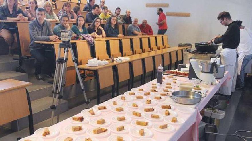 Una vista de la demostración de cocina de ayer en el campus. // Iñaki Osorio