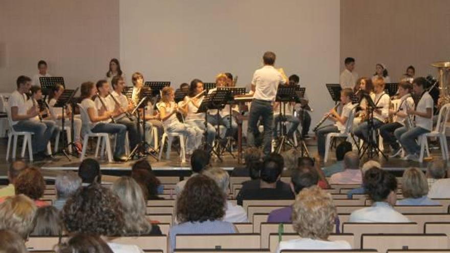 Música de bandas en el primer día de la Semana Cultural