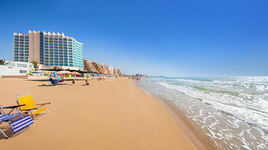 En primera línea de la playa Morro de Gos en Oropesa del Mar.